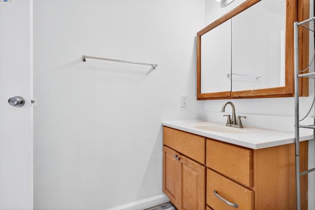 4300 Berk Ave, Richmond CA: https://media.crmls.org/mediaz/fcca70da-2939-4807-be72-f4d247d554a0.jpg