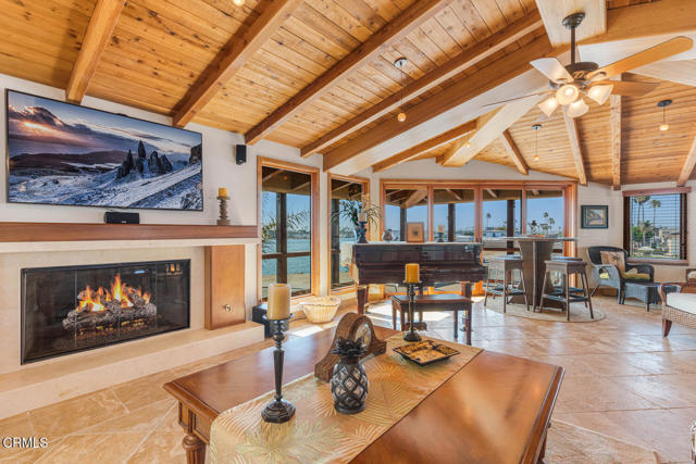 268 Sunset Drive, Oxnard CA: https://media.crmls.org/mediaz/fccbaed1-9b9e-40bd-ab50-31c22a99e488.jpg