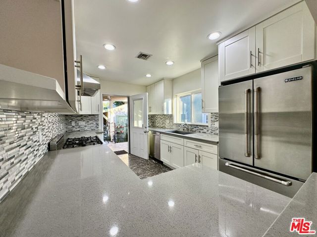 1246 N Genesee Avenue, West Hollywood CA: https://media.crmls.org/mediaz/fccbd54a-10e4-4122-add5-570bafc8c954.jpg