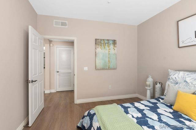 4165 Executive Dr, La Jolla CA: https://media.crmls.org/mediaz/fccc369d-030d-4500-8b61-93893a33127a.jpg