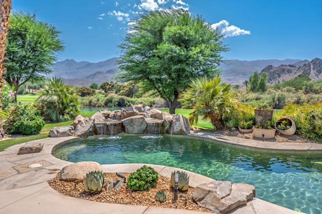 57205 Merion, La Quinta CA: https://media.crmls.org/mediaz/fccc7041-37e9-43b3-896d-f37cfa31b30b.jpg
