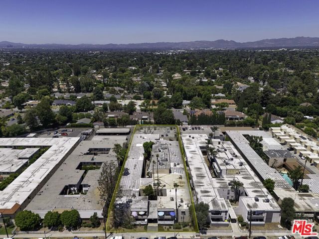 8567 Balboa Boulevard, Northridge CA: https://media.crmls.org/mediaz/fccccf80-3143-4695-af50-e7a79b907dca.jpg