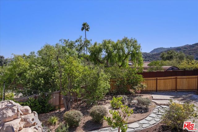 1746 Deerhill Trail, Topanga CA: https://media.crmls.org/mediaz/fcccdb6c-fdc3-4598-a9d1-434737443380.jpg