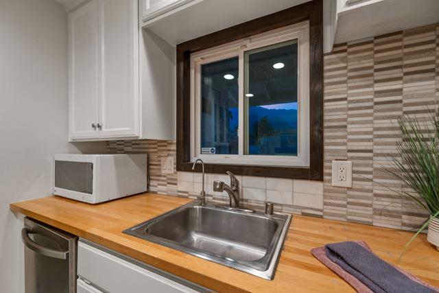 1862 N Nogales Way, Palm Springs CA: https://media.crmls.org/mediaz/fcce2731-df4e-427d-87d6-5d175d1d4154.jpg