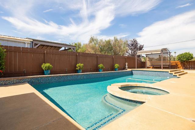 Detail Gallery Image 2 of 28 For 1010 Ellen Ln, El Cajon,  CA 92019 - 4 Beds | 2 Baths
