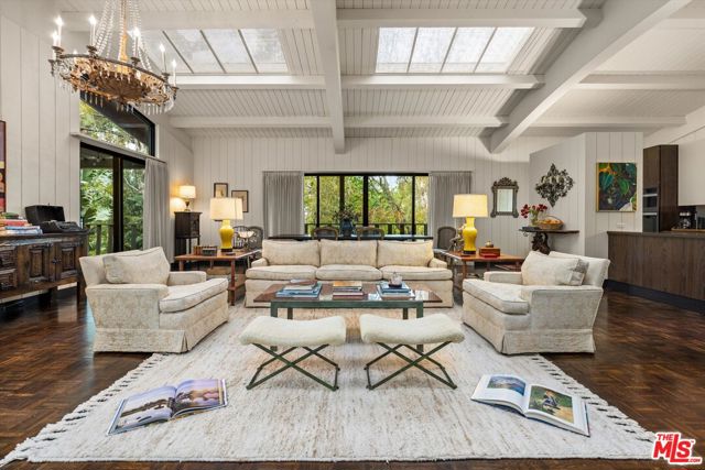 1048 E La Loma Avenue, Somis CA: https://media.crmls.org/mediaz/fccfed39-ad08-426e-a402-77545140e3d9.jpg