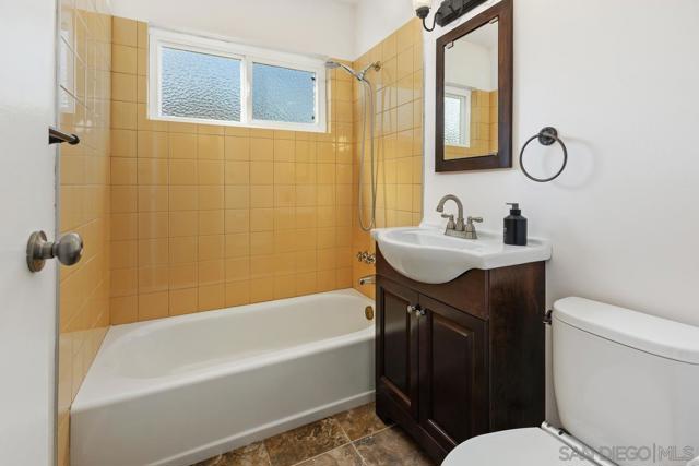 6289 Lake Arago Ave, San Diego CA: https://media.crmls.org/mediaz/fcd0337a-2744-4b6a-a481-aac5e3ba83a3.jpg