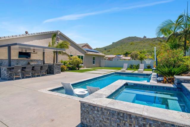 Detail Gallery Image 35 of 46 For 1733 Lemonadeberry Ln, Vista,  CA 92084 - 5 Beds | 3/1 Baths