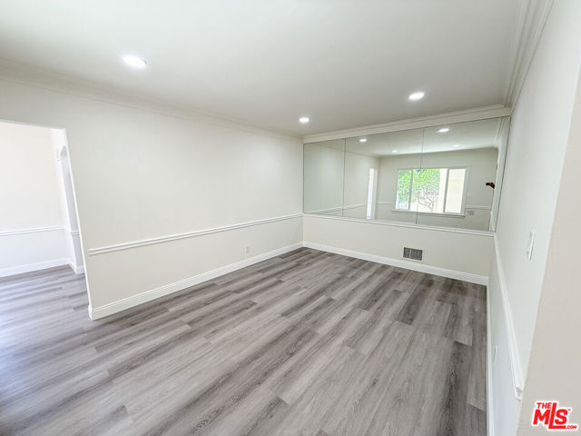 115 N Clark Drive, Beverly Hills CA: https://media.crmls.org/mediaz/fcd25691-b9c0-4961-a020-22022b643dd0.jpg