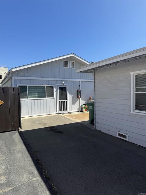 Detail Gallery Image 4 of 10 For 157 Maple Ave., Carlsbad,  CA 92008 - 3 Beds | 2 Baths