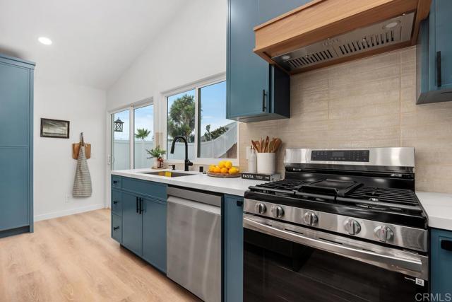 Detail Gallery Image 15 of 38 For 6428 Chiriqui Ln, Carlsbad,  CA 92009 - 3 Beds | 2 Baths