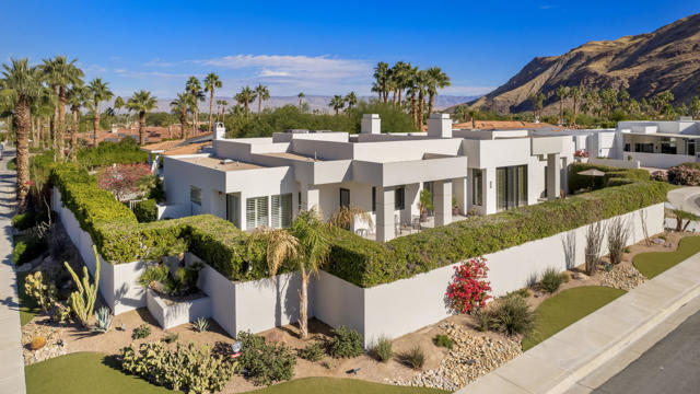 900 Dogwood Circle E, Palm Springs, CA 92264