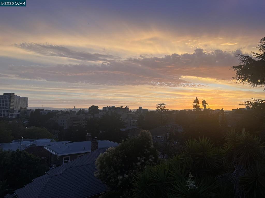 https://media.crmls.org/mediaz/fcd50a5a-8d28-4006-9eb1-97dcb8f25b79.jpg?preset=X-Large