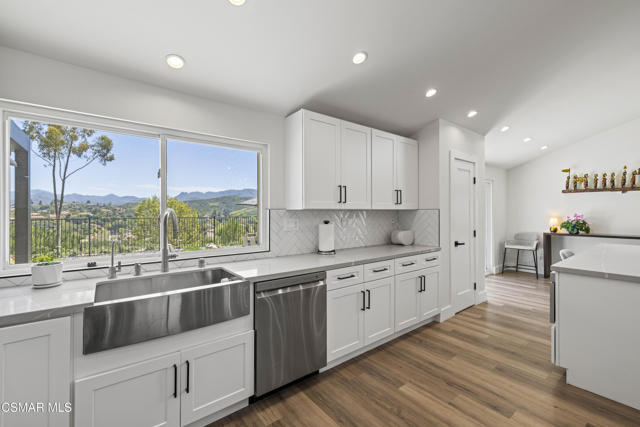 1630 Wicklow Court, Westlake Village CA: https://media.crmls.org/mediaz/fcd566b8-2200-4080-8965-979f796b621f.jpg