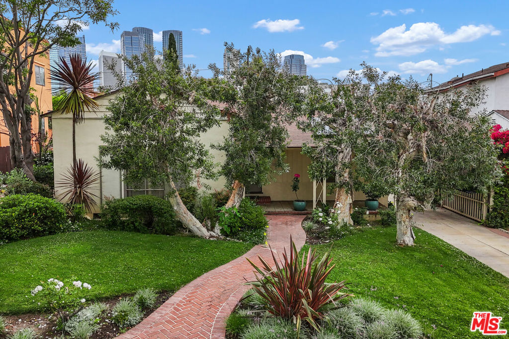 1926 Thayer Avenue