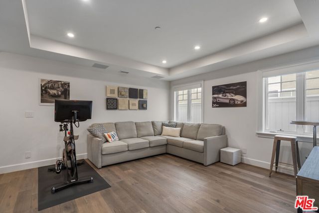 636 12th Street, Manhattan Beach CA: https://media.crmls.org/mediaz/fcd59037-49f1-4faa-8592-f3df6ff55cfa.jpg