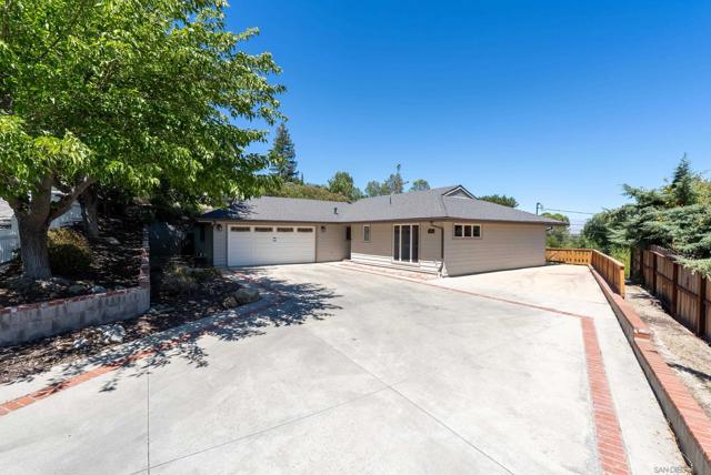 1714 Highland Place Dr, Paso Robles CA: https://media.crmls.org/mediaz/fcd61710-8dac-420d-a86a-fe4d55cb9a70.jpg