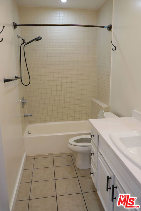 1132 Myra Avenue, Los Angeles CA: https://media.crmls.org/mediaz/fcd62232-1dcd-46a9-adfc-d7510831fe41.jpg