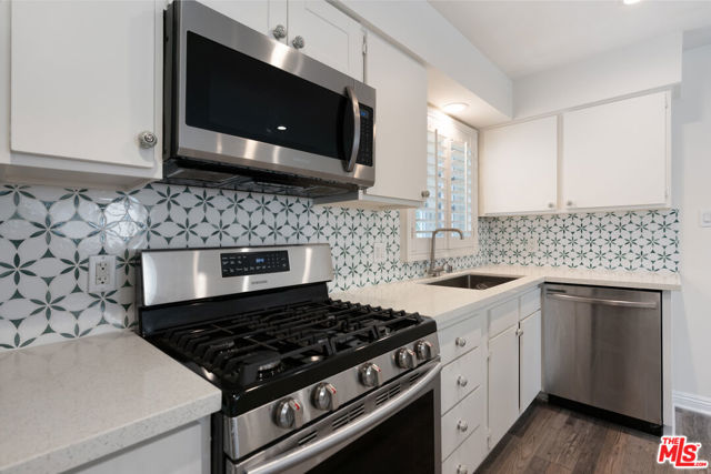 483 Sturtevant Drive, Sierra Madre CA: https://media.crmls.org/mediaz/fcd69042-a56c-41de-a40b-622b315f382d.jpg