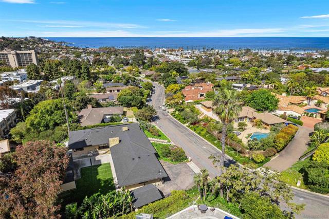 2435 Paseo Dorado, La Jolla CA: https://media.crmls.org/mediaz/fcd6c551-6d0f-46b4-9802-8acaae4921b1.jpg