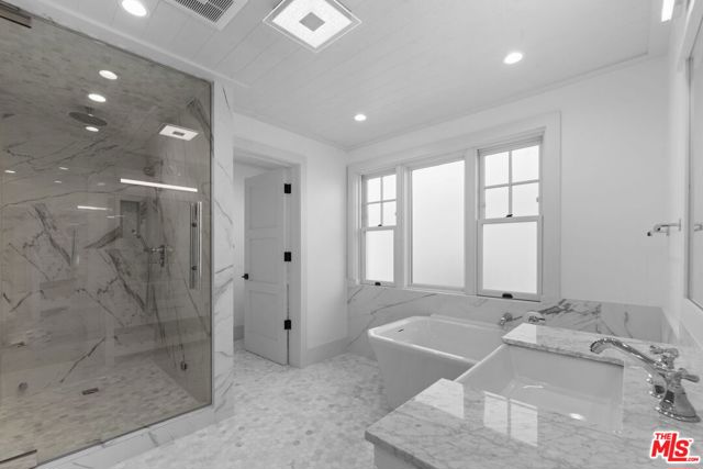 566 Ida Street photo 12