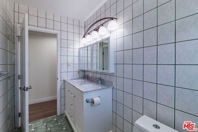 8646 Corbin Avenue, Northridge CA: https://media.crmls.org/mediaz/fcd79aea-6ded-49b6-89aa-d83f648de11a.jpg