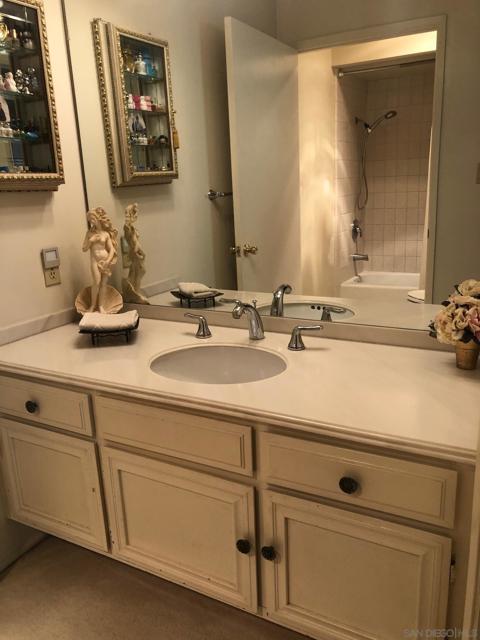 6645 Caminito Scioto, La Jolla CA: https://media.crmls.org/mediaz/fcd846a6-38ec-4043-b5c6-25a633558497.jpg