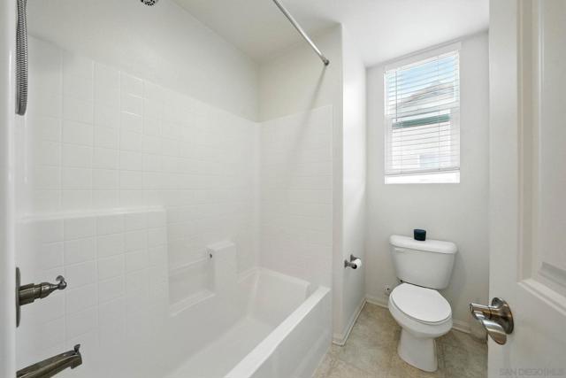 1705 Tuckers Grove Ave, Chula Vista CA: https://media.crmls.org/mediaz/fcd84df8-1f2b-4251-90e2-9e040c2ef2d8.jpg