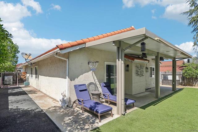 2431 Bobcat Gln, Escondido CA: https://media.crmls.org/mediaz/fcd88ba9-8ebb-40cc-8fa8-e25b2be38641.jpg