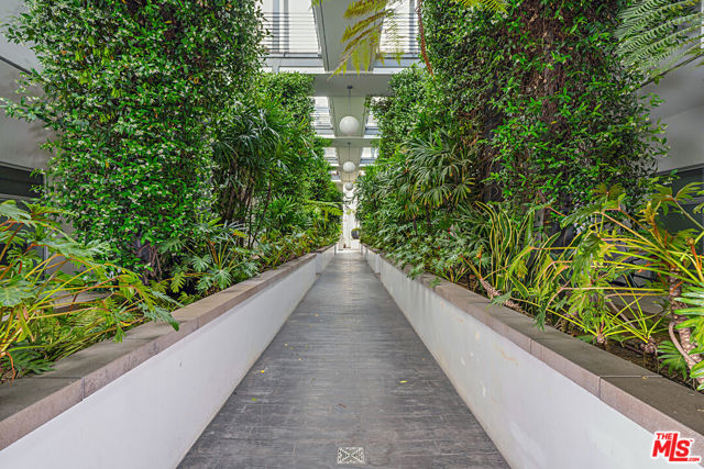 3119 Via Dolce, Marina del Rey CA: https://media.crmls.org/mediaz/fcd89fb8-c23d-4c95-9517-086735cb09c9.jpg