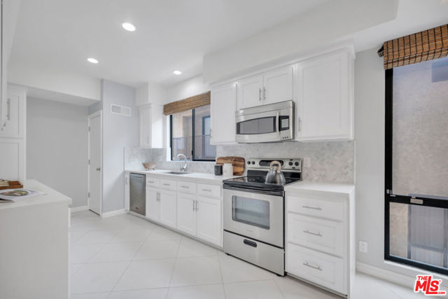 1124 N Kings Road, West Hollywood CA: https://media.crmls.org/mediaz/fcd8bb92-66c7-4a6c-a790-046ce9bd83e7.jpg