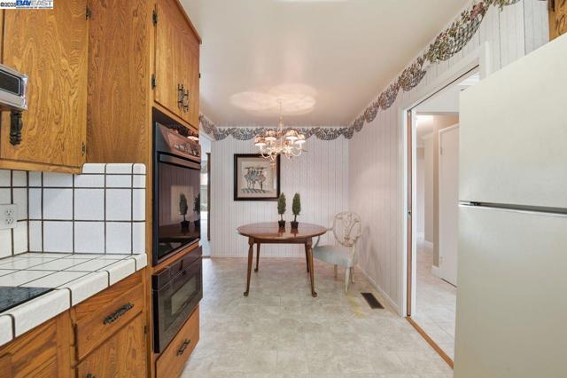 Image 7 of 30 For 15596 Tilden St