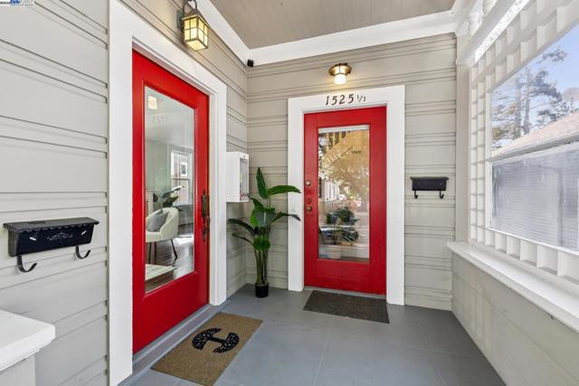 1525 Stanton St, Alameda CA: https://media.crmls.org/mediaz/fcd92888-2e75-455c-9f93-cc2a7bcf4da0.jpg
