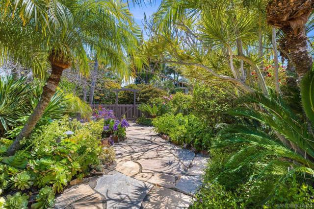 260 27Th St, Del Mar CA: https://media.crmls.org/mediaz/fcd96694-6ef9-41a3-9464-7859cc55b885.jpg