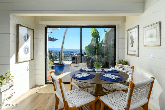 818 Caliente Lane, Ventura CA: https://media.crmls.org/mediaz/fcd9b845-44de-46db-97f9-10068f13cc55.jpg