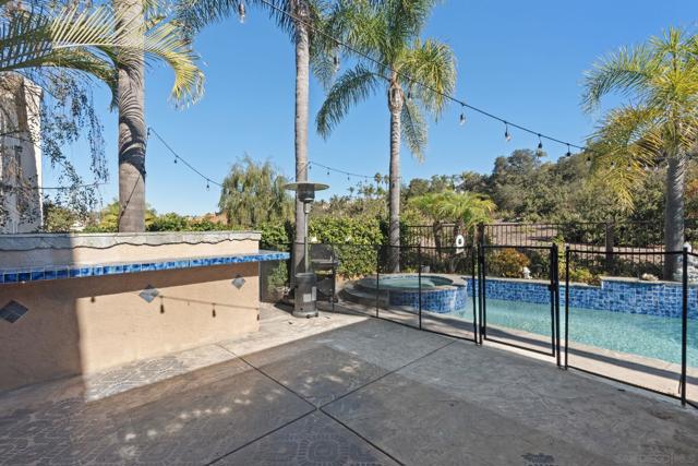 11927 Dapple Way, San Diego CA: https://media.crmls.org/mediaz/fcdab15d-dbbd-4f67-8053-5aa726237ad6.jpg
