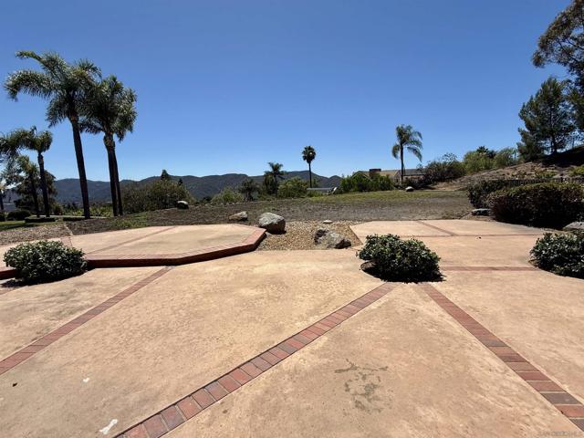 2237 Eucalyptus Ave, Escondido CA: https://media.crmls.org/mediaz/fcdb1176-13ca-4a44-bcfb-7c76bb7786bc.jpg