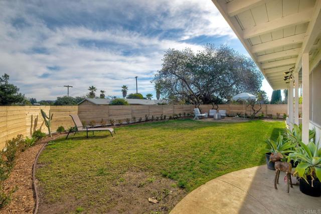 229 Yacon Street, Vista CA: https://media.crmls.org/mediaz/fcdb11ae-a2d2-4d0f-a000-66809716165b.jpg
