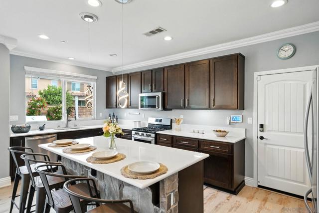 1705 Tuckers Grove Ave, Chula Vista CA: https://media.crmls.org/mediaz/fcdb3eb2-dd44-46e1-990b-687409236f45.jpg