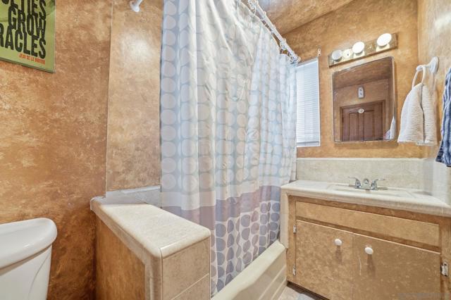 4040 Yale Ave, La Mesa CA: https://media.crmls.org/mediaz/fcdba9b9-fc4a-4927-9b7f-a0a2d90c3571.jpg