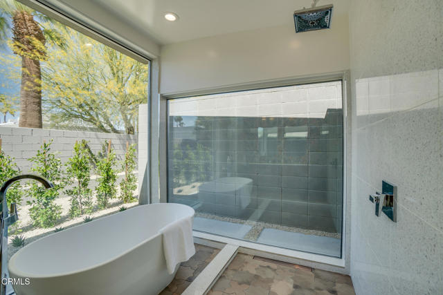 2839 N Davis Way, Palm Springs CA: https://media.crmls.org/mediaz/fcdc3cc9-003c-422b-b888-51ee560717b0.jpg
