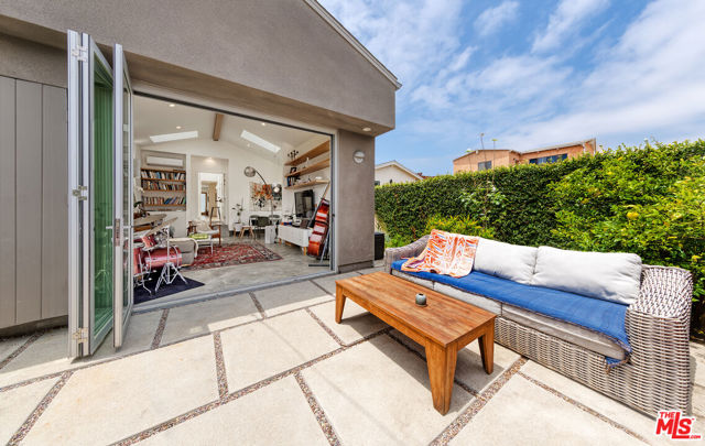 4066 Alla Road, Los Angeles CA: https://media.crmls.org/mediaz/fcdc93ad-8ae3-433b-9668-5f1620af00e7.jpg