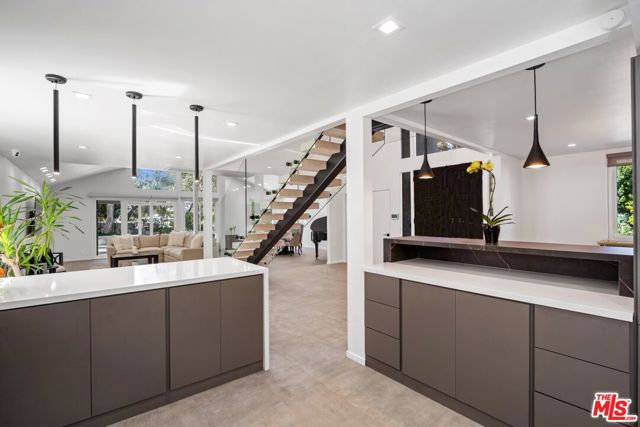 3585 Alana Drive, Sherman Oaks CA: https://media.crmls.org/mediaz/fcdcc381-6422-4e33-8176-18c76cec92a0.jpg