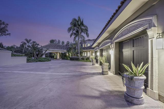 5305 La Crescenta, Rancho Santa Fe CA: https://media.crmls.org/mediaz/fcdd61d6-fdb1-4f8b-b82b-fc685addf670.jpg