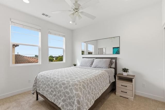 Detail Gallery Image 21 of 37 For 4367 Pacifica Way #2,  Oceanside,  CA 92056 - 3 Beds | 3/1 Baths