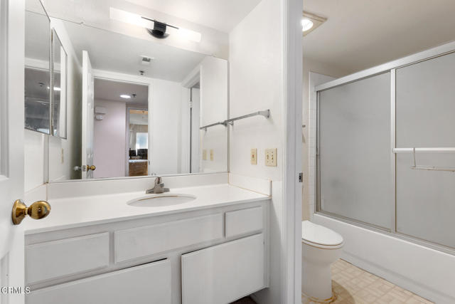 Detail Gallery Image 9 of 21 For 697 Sutton Crest Trl #304,  Oak Park,  CA 91377 - 1 Beds | 1 Baths