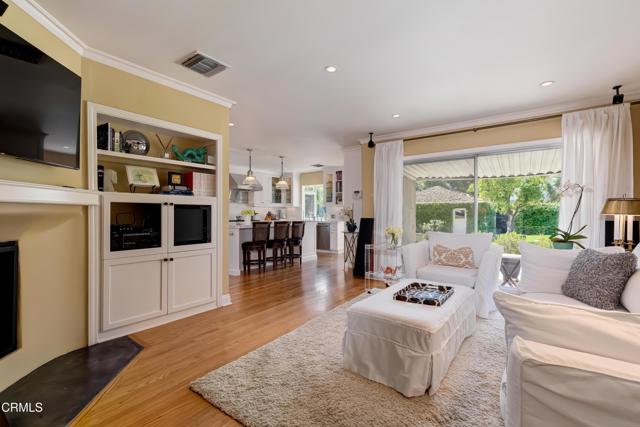 807 N Doheney Drive, Beverly Hills CA: https://media.crmls.org/mediaz/fcded291-15ef-40b4-b227-b0e58ed6bc9f.jpg