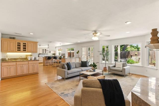 41 Regent Place, Palo Alto CA: https://media.crmls.org/mediaz/fcdf053d-c54e-446e-8d3c-4661c9532b30.jpg