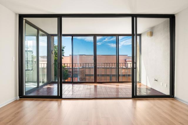555 Laurel Avenue, San Mateo CA: https://media.crmls.org/mediaz/fce00ddc-7483-4543-a240-050b7868bbc9.jpg