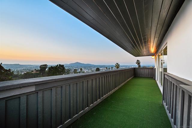 4367 Summit Dr, La Mesa CA: https://media.crmls.org/mediaz/fce056b4-246f-406f-a16b-e568de67dfce.jpg